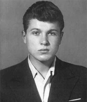 Лев Лещенко в детстве Лев Лещенко в детстве