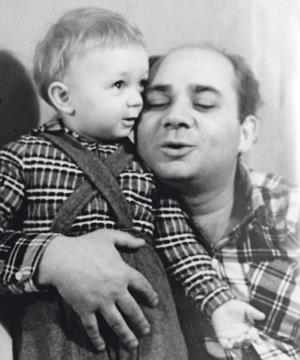 Евгений Леонов с сыном - будущим актером Андреем Леоновым Евгений Леонов с сыном - будущим актером Андреем Леоновым
