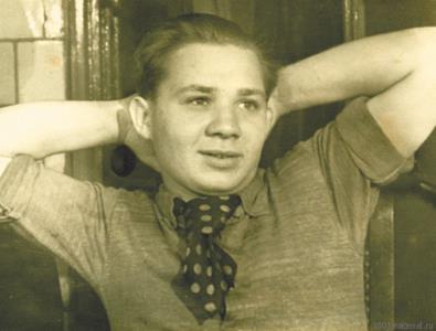 Евгений Леонов в юности Евгений Леонов в юности