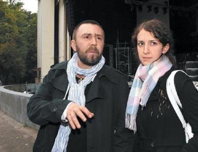 Сергей Шнуров с супругой Матильдой Мозговой Сергей Шнуров с супругой Матильдой Мозговой