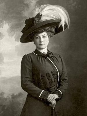 Жена художника Елена Шапошникова (Рерих). 1910-е гг. Жена художника Елена Шапошникова (Рерих). 1910-е гг.