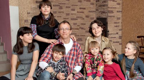 Иван Охлобыстин в кругу семьи, с женой и детьми Иван Охлобыстин в кругу семьи, с женой и детьми