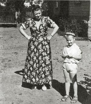 Андрей Миронов с мамой Марией Владимировной. 1947 г. Андрей Миронов с мамой Марией Владимировной. 1947 г.