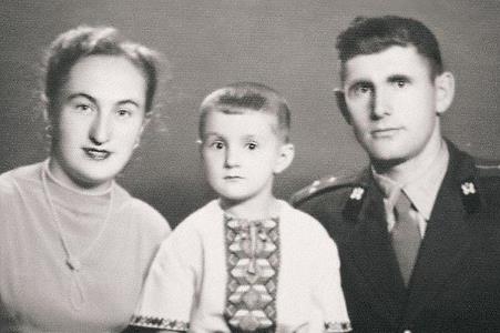 Лёня Ярмольник в детстве с родителями Лёня Ярмольник в детстве с родителями
