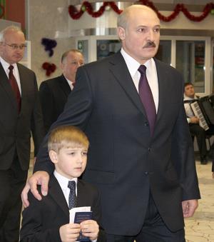 Александр Лукашенко с сыном Александр Лукашенко с сыном