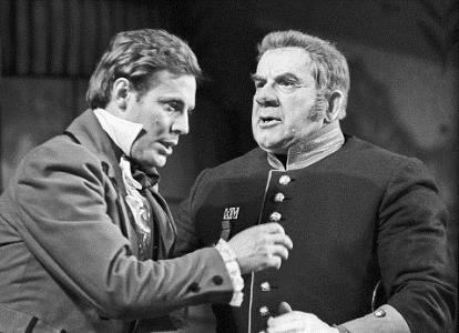 Игорь Ильинский в спектакле "Ревизор" на сцене Малого Театра, 1966 г.. Игорь Ильинский в спектакле "Ревизор" на сцене Малого Театра, 1966 г..