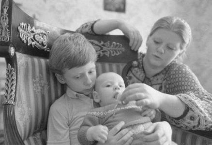 Ирина Муравьева и ее дети Даниил и Женя Ирина Муравьева и ее дети Даниил и Женя