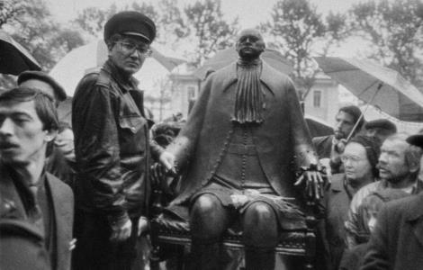 Скульптура Петру I, Ленинград, 1991 г. Скульптура Петру I, Ленинград, 1991 г.