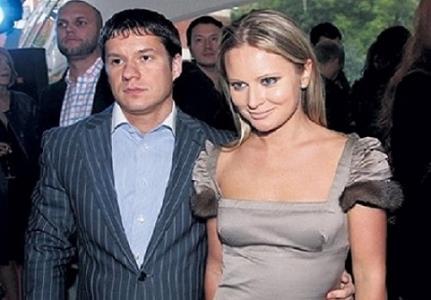 С Максимом Дана рассталась со скандалом в 2008-м. С Максимом Дана рассталась со скандалом в 2008-м.
