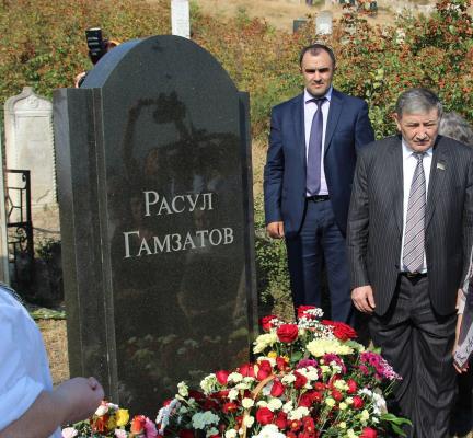Могила поэта Расула Гамзатова Могила поэта Расула Гамзатова