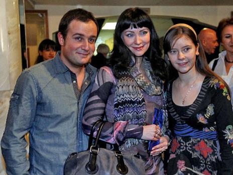Нонна Гришаева с мужем и дочкой Нонна Гришаева с мужем и дочкой