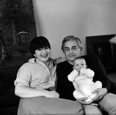С женой и сыном Петей, который родился, когда Любимову было уже 62 года С женой и сыном Петей, который родился, когда Любимову было уже 62 года