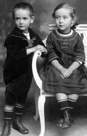 Лёва и Соня Ландау в детстве Лёва и Соня Ландау в детстве