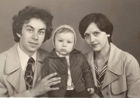 Маленький Дима с родителями Маленький Дима с родителями