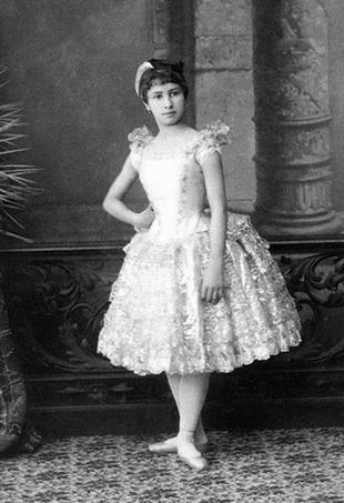 Матильда в детстве, 8 лет. Матильда в детстве, 8 лет.