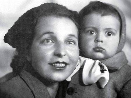 Слава с мамой в детстве Слава с мамой в детстве