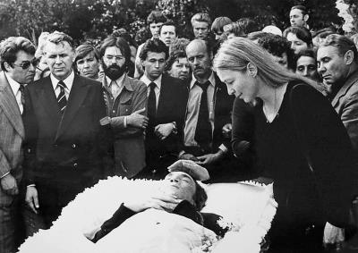 Прощание Марины Влади с Высоцким, 1980 г. Прощание Марины Влади с Высоцким, 1980 г.