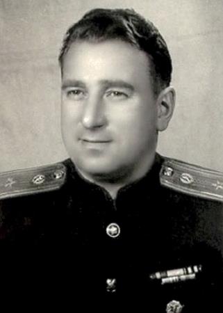 Старший майор Анатолий Тарасов в молодости Старший майор Анатолий Тарасов в молодости
