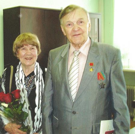 Юрий Бондарев с супругой Валентиной Никитичной Юрий Бондарев с супругой Валентиной Никитичной