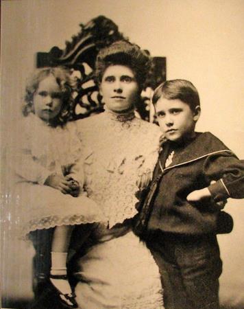 Маргарита с мамой и братом Маргарита с мамой и братом