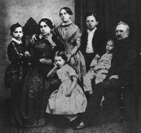 Семья Чайковских в 1848 году (крайний слева - Петр) Семья Чайковских в 1848 году (крайний слева - Петр)