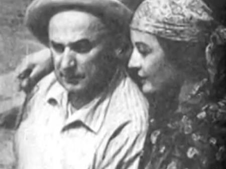 Нина знала, что у Лаврентия есть другие женщины, но относилась к этому с присущей ей терпимостью Нина знала, что у Лаврентия есть другие женщины, но относилась к этому с присущей ей терпимостью