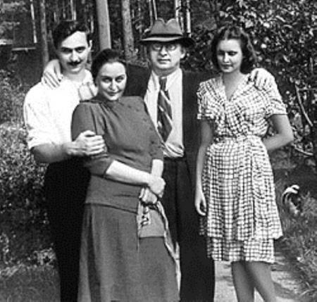 Лаврентий Берия с женой и детьми (сыном Серго и невесткой) Лаврентий Берия с женой и детьми (сыном Серго и невесткой)