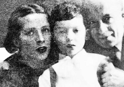 Максим с родителями в детстве Максим с родителями в детстве