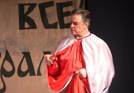Ивар Калныньш на сцене театра в роли Понтия Пилата Ивар Калныньш на сцене театра в роли Понтия Пилата