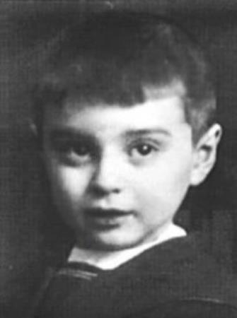 Веня в детстве, 5 лет. Веня в детстве, 5 лет.