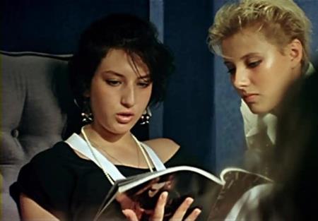 Алика Смехова в фильме "Курьер" Алика Смехова в фильме "Курьер"