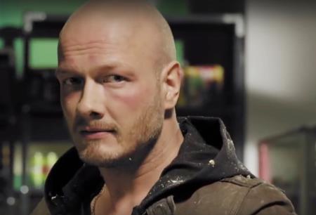 Никита Панфилов в сериале "Пес" Никита Панфилов в сериале "Пес"