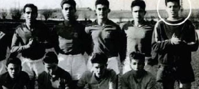 Хулио Иглесиас в юности в футбольной команде Хулио Иглесиас в юности в футбольной команде