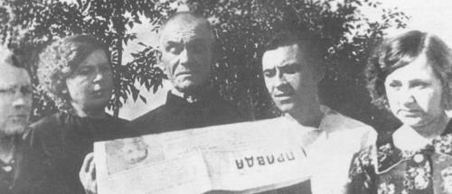 Из газеты "Правда" от 26 июля 1941 года Франц Павлович Гастелло узнал о присвоении сыну звания Герой Советского Союза Из газеты "Правда" от 26 июля 1941 года Франц Павлович Гастелло узнал о присвоении сыну звания Герой Советского Союза