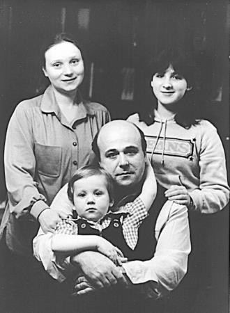 Александр Калягин с Евгенией Глушенко и детьми Александр Калягин с Евгенией Глушенко и детьми