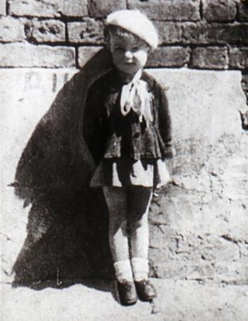 Алла в детстве Алла в детстве