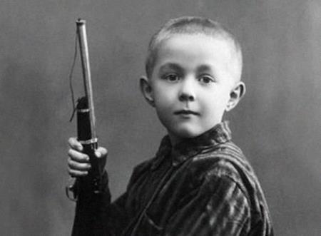 Саша в детстве Саша в детстве