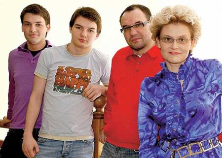 Елена Малышева с детьми Елена Малышева с детьми