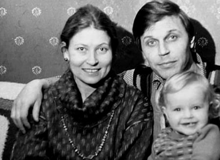 Людмила Зайцева с мужем и дочкой Людмила Зайцева с мужем и дочкой