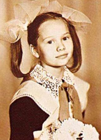 Елена в детстве Елена в детстве