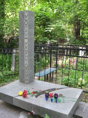Могила Леонида Харитонова Могила Леонида Харитонова